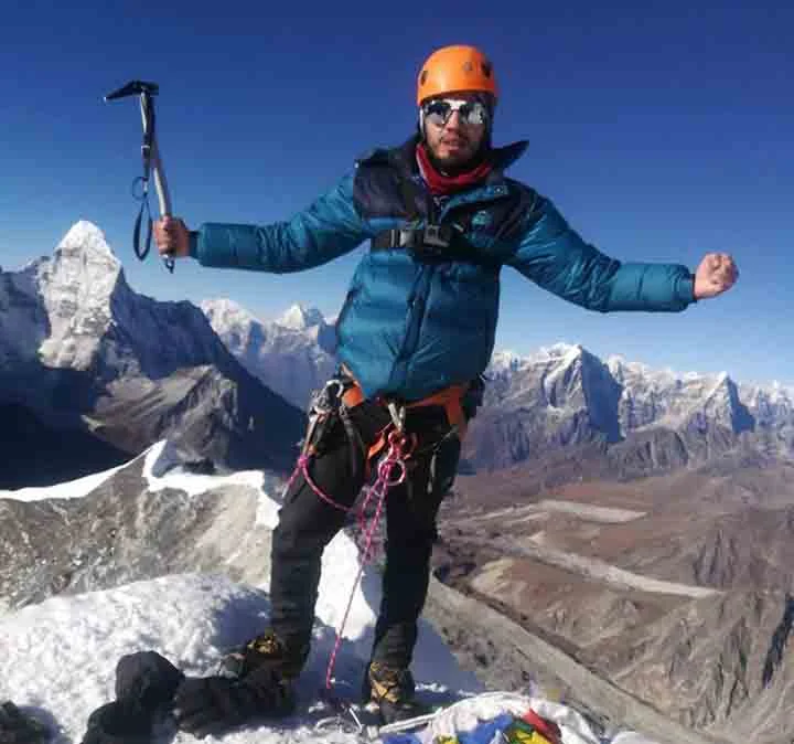 Island peak via Gokyo-Chola-EBC